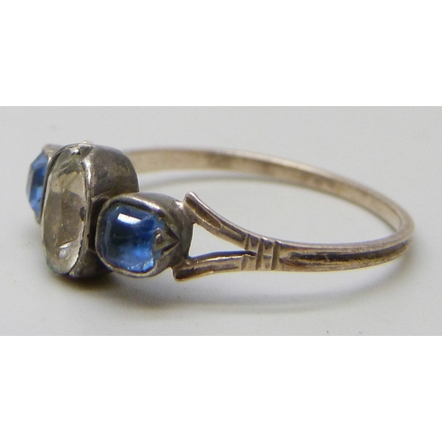 7109 - A 19th century yellow and white metal ring, the closed back setting with three paste stones, 1g, K