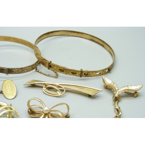 7111 - Three rolled gold bangles, a rolled gold cameo brooch, a rolled gold lead brooch, a pair of rolled g... 
