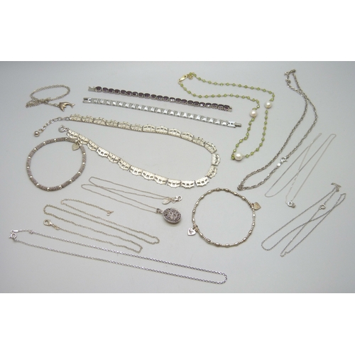 7115 - A collection of silver jewellery including a Brutalist style necklace, 90g total