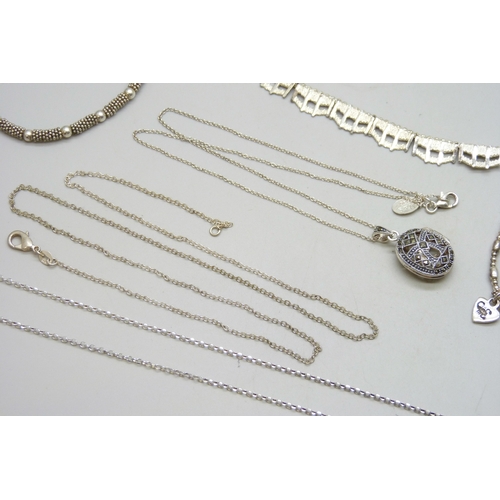 7115 - A collection of silver jewellery including a Brutalist style necklace, 90g total