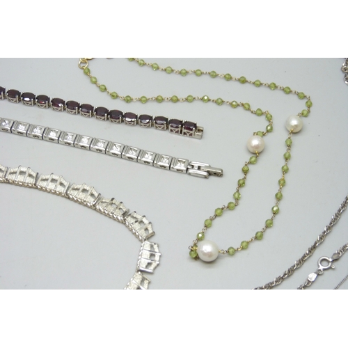 7115 - A collection of silver jewellery including a Brutalist style necklace, 90g total