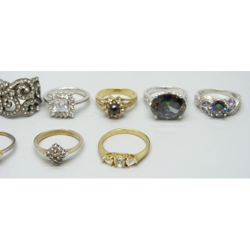 7117 - A collection of costume rings, and four marked 925 (22g)