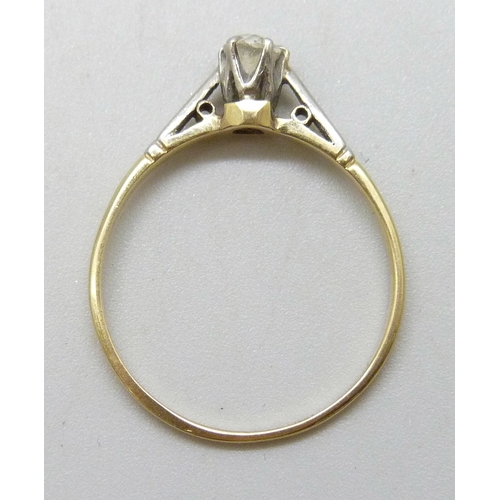7128 - An 18ct gold and platinum old cut diamond solitaire ring, 1.2g, M