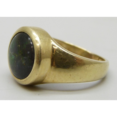 7129 - A 14k gold opal set signet style ring, 3.9g, O
