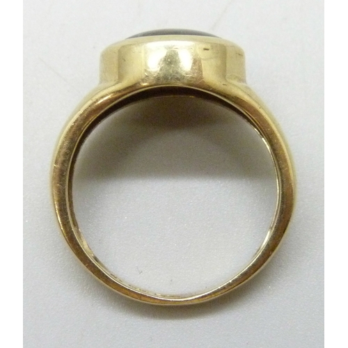 7129 - A 14k gold opal set signet style ring, 3.9g, O