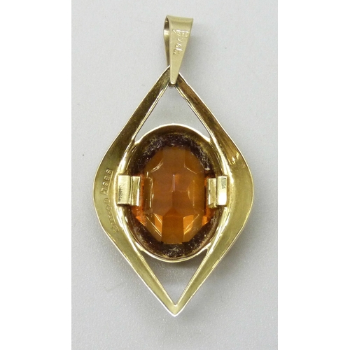 7168 - A circa 1970s 9ct gold cognac colour stone pendant, 2.2g, import marks, 3.5cm including bail