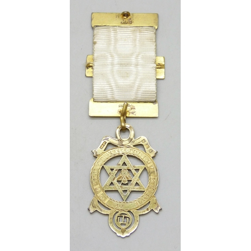 7169 - A silver gilt Masonic medal, lacking pin, London, 1938, 14g total