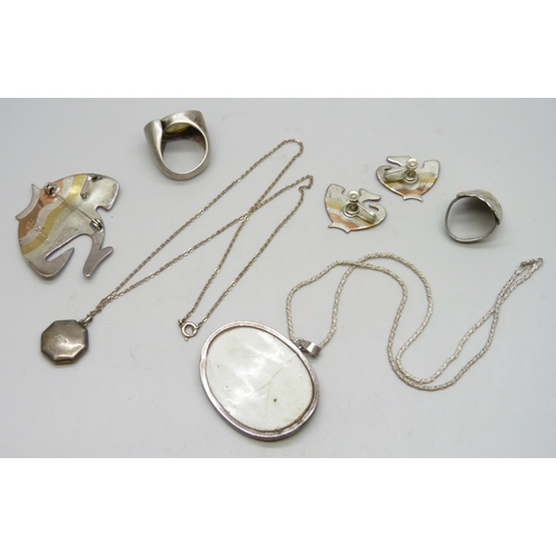 7180 - A Mexican fish brooch and matching earrings, together with a collection of silver and white metal je... 