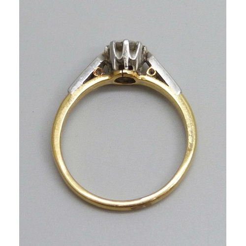 7135 - An 18ct gold and platinum diamond solitaire ring, 3.2g, N/O
