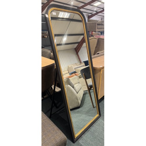Lot 3077      