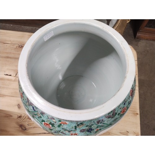 208 - A large Chinese famille verte porcelain jardiniere, 37cm h