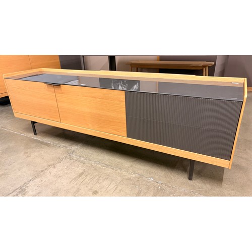 Lot 3001      