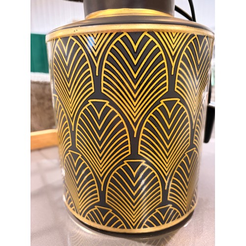 3006 - A black and gold effect table lamp