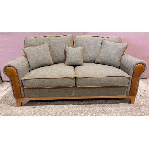 Lot 3008      