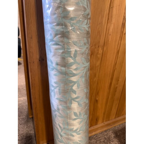 3036 - A champagne and mint green leaf pattern roll of fabric (approx 30m)