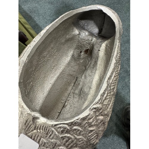 3072 - A silver effect wine bottle holder in the form of a Heron