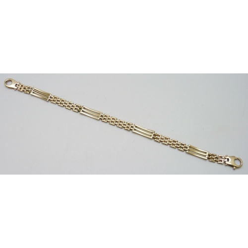 7020 - A yellow metal bar link bracelet, 14.4g, 20cm