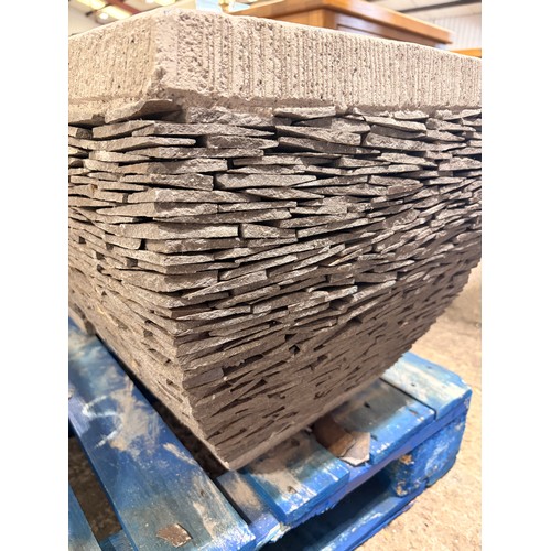 3098 - A large slate planter