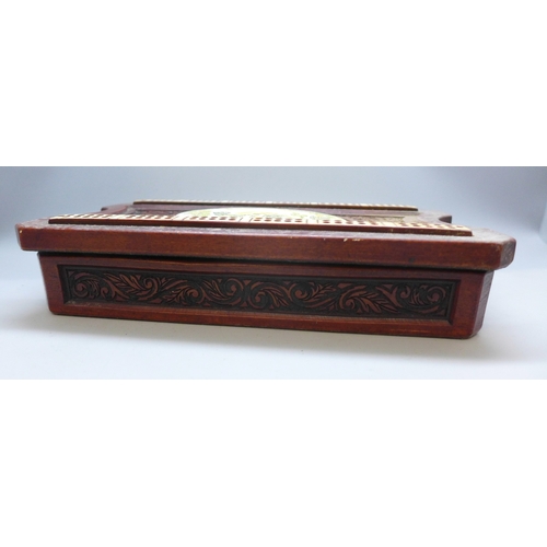 2036 - A resin cribbage game box