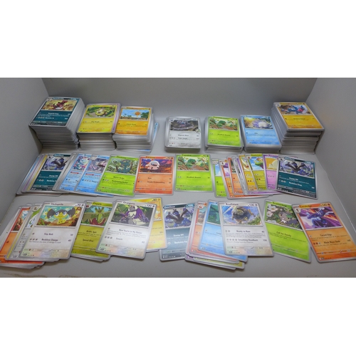 2198 - Pokémon cards; 700 cards mixed 100 Holos and 600 Non Holos