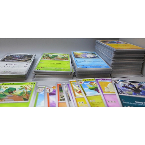 2198 - Pokémon cards; 700 cards mixed 100 Holos and 600 Non Holos