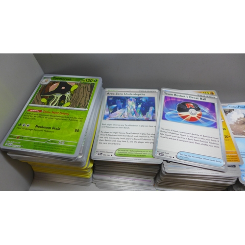 2199 - Pokémon cards; a large collection of mixed Holos and Unholos