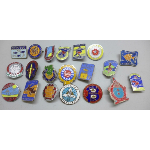 2213 - Twenty Butlin's badges