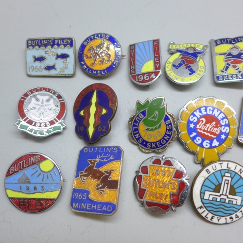 2213 - Twenty Butlin's badges