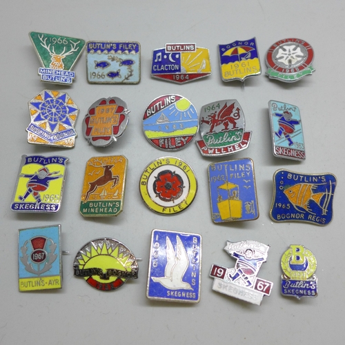 2217 - Twenty Butlin's badges