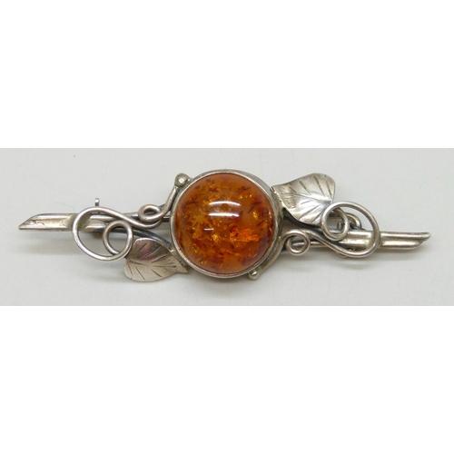 7052 - A Polish silver and Baltic amber Art Nouveau style bar brooch, maker's mark T.K, 6.5cm