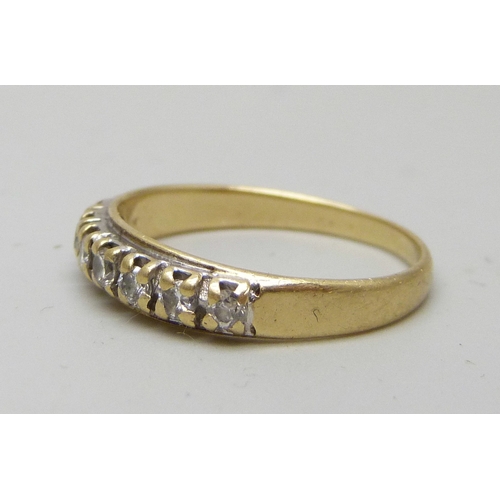7064 - An 18ct gold and diamond ring, 2.1g, K