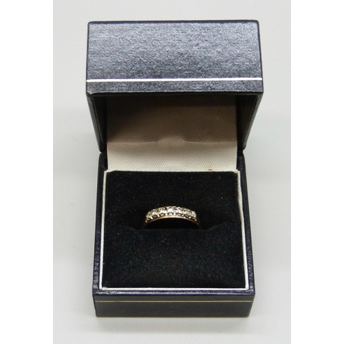 7064 - An 18ct gold and diamond ring, 2.1g, K
