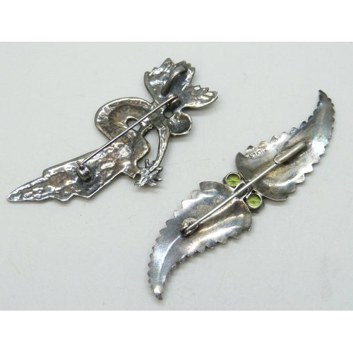 7121 - A silver and enamel Art Nouveau style brooch/pendant, 6cm, and a silver leaf design brooch