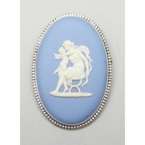 7123 - A silver mounted Wedgwood brooch, 5.2cm