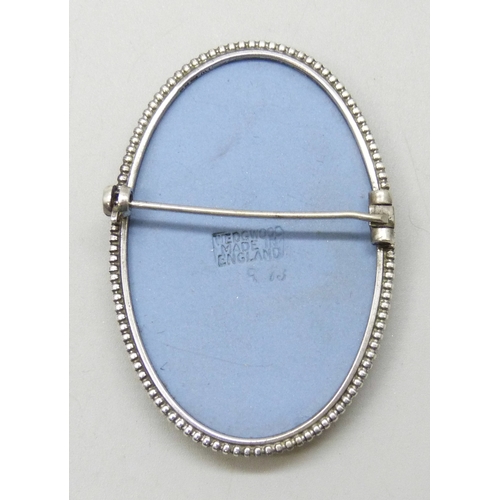 7123 - A silver mounted Wedgwood brooch, 5.2cm
