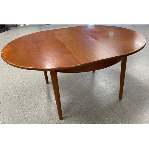 70 - A Jentique teak circular extending dining table and four chairs