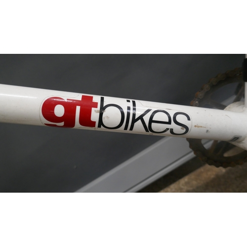 5070 - A GT Bikes white BMX