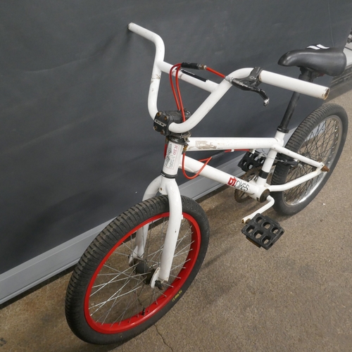 5070 - A GT Bikes white BMX