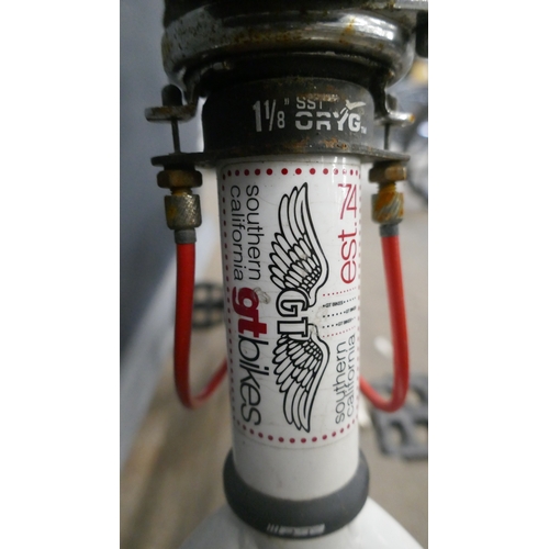 5070 - A GT Bikes white BMX