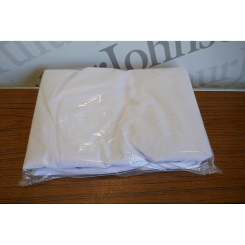 6008 - An Emma single mattress protector