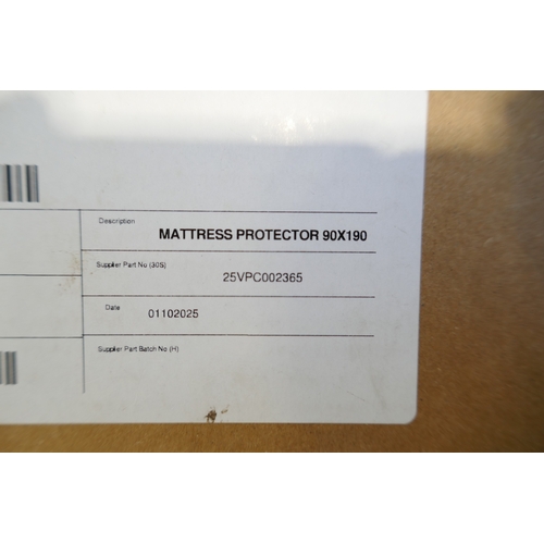 6009 - An Emma single mattress protector