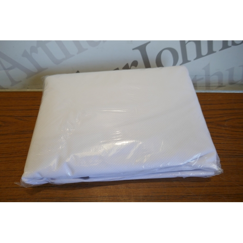 6010 - An Emma super king mattress protector