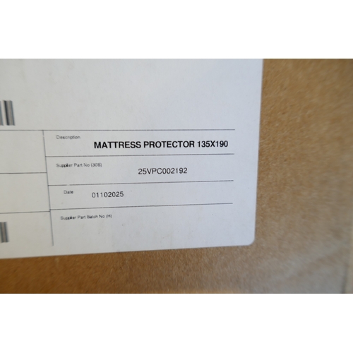 6014 - An Emma double fitted sheet and mattress protector