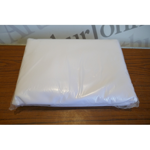 6015 - An Emma king size fitted sheet and mattress protector