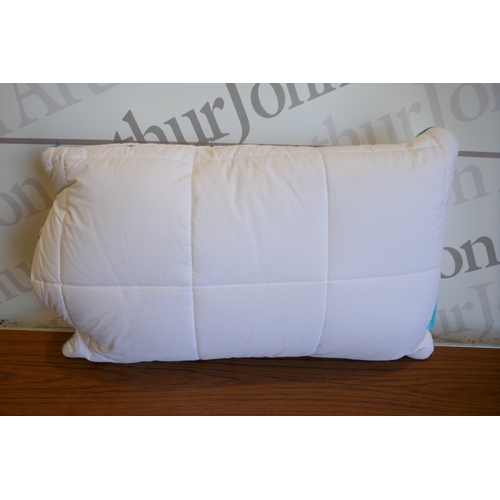 6016 - A Simba Strato's pillow (broken zip)