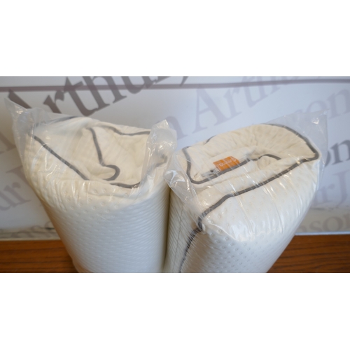 6020 - Two Emma Adapt cooling pillows