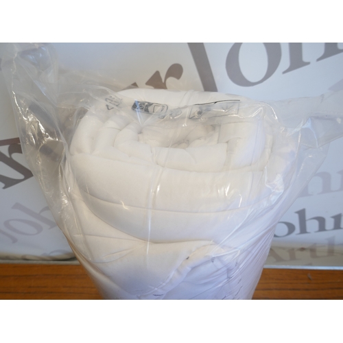 6025 - An Emma king size duvet