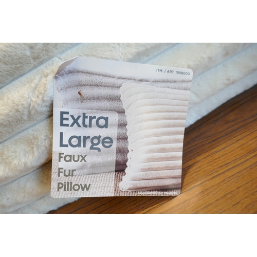 6040 - An extra large faux fur body pillow (384-49) *This lot is subject to VAT