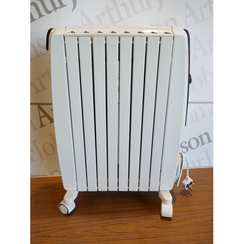 6059A - A Delonghi oil filled white radiator  (384-252) *This lot is subject to VAT