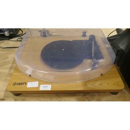 5009 - A quantity of electricals including singing machine karaoke machine with speakers, one Kenwood speak... 